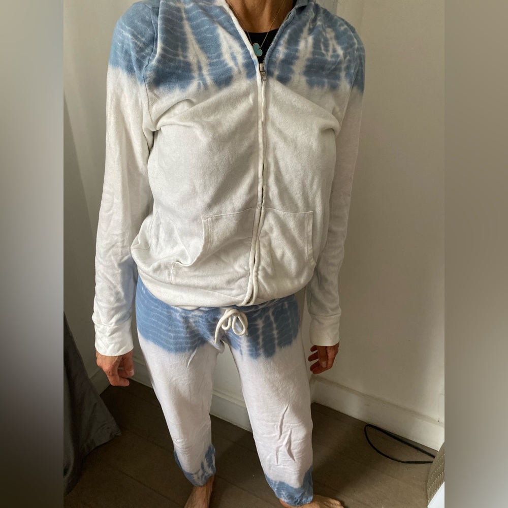 Monrow tie dye classic blue and white sweatpants